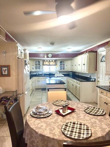 239 W 41st St, Fort Stockton, TX 79735