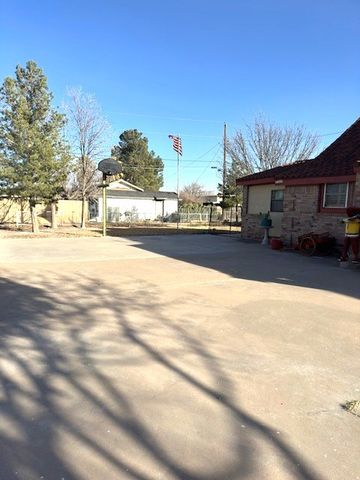 239 W 41st St, Fort Stockton, TX 79735