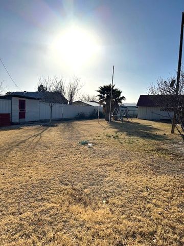 239 W 41st St, Fort Stockton, TX 79735