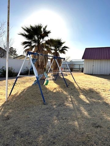 239 W 41st St, Fort Stockton, TX 79735