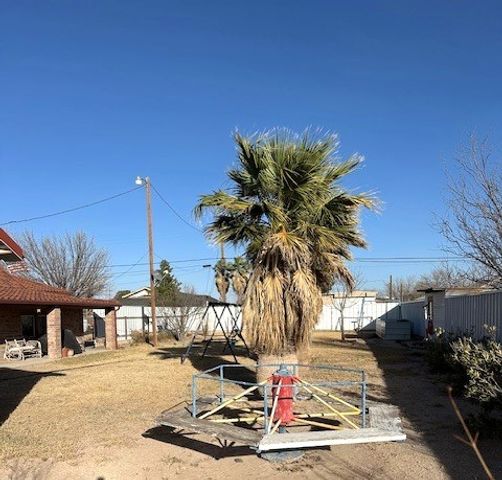 239 W 41st St, Fort Stockton, TX 79735