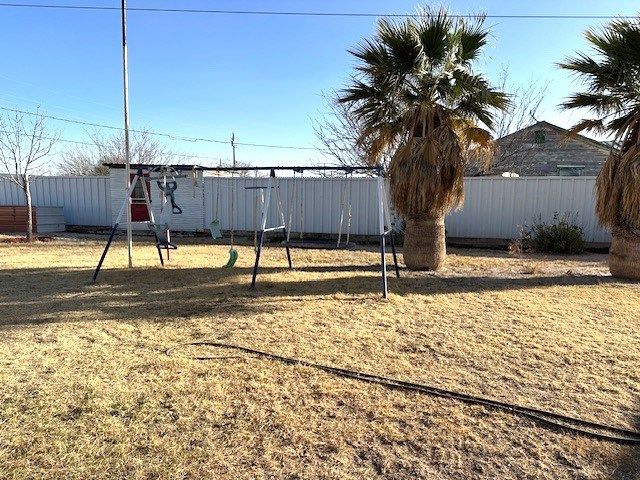 239 W 41st St, Fort Stockton, TX 79735