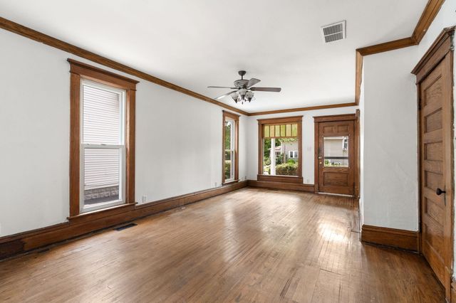 254 Park Avenue, Valparaiso, IN 46383