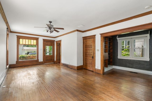 254 Park Avenue, Valparaiso, IN 46383