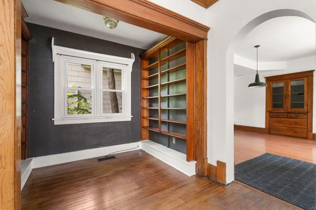 254 Park Avenue, Valparaiso, IN 46383