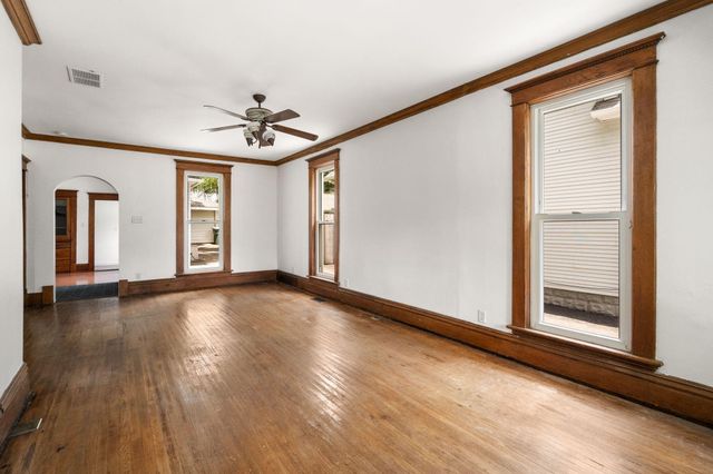 254 Park Avenue, Valparaiso, IN 46383