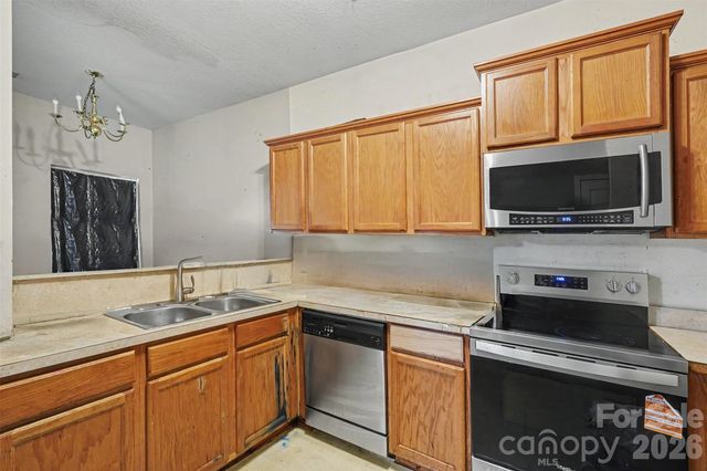 2729 Meadow Knoll Drive, Charlotte, NC 28269