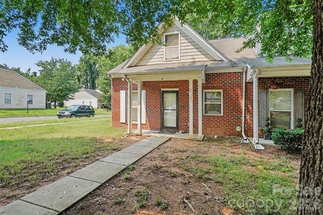 2729 Meadow Knoll Drive, Charlotte, NC 28269