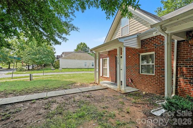 2729 Meadow Knoll Drive, Charlotte, NC 28269