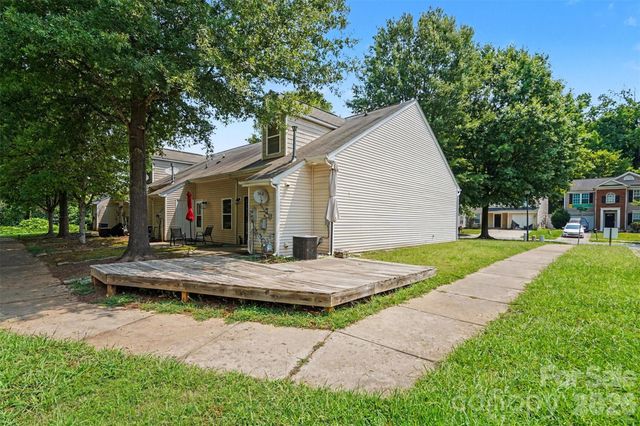 2729 Meadow Knoll Drive, Charlotte, NC 28269