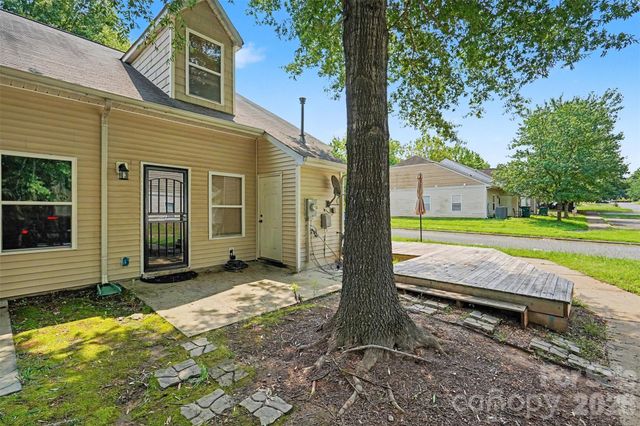 2729 Meadow Knoll Drive, Charlotte, NC 28269