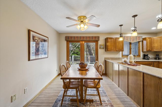 5877 S Winwood Drive, Johnston, IA 50131