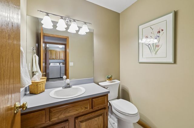 5877 S Winwood Drive, Johnston, IA 50131