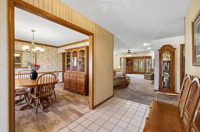 5877 S Winwood Drive, Johnston, IA 50131