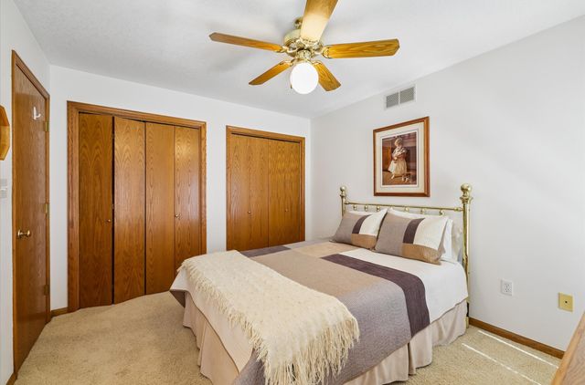 5877 S Winwood Drive, Johnston, IA 50131