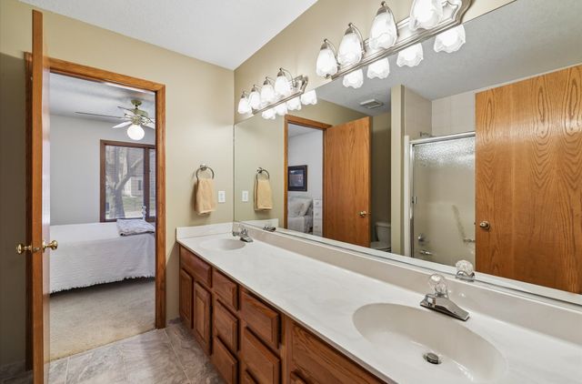 5877 S Winwood Drive, Johnston, IA 50131