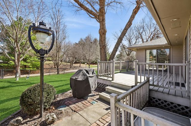 5877 S Winwood Drive, Johnston, IA 50131