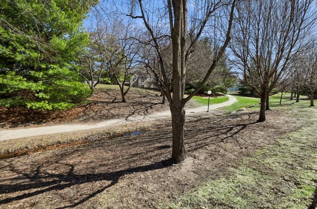 5877 S Winwood Drive, Johnston, IA 50131