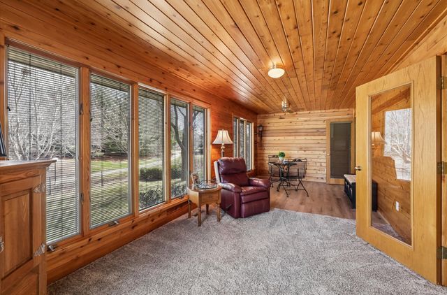 5877 S Winwood Drive, Johnston, IA 50131