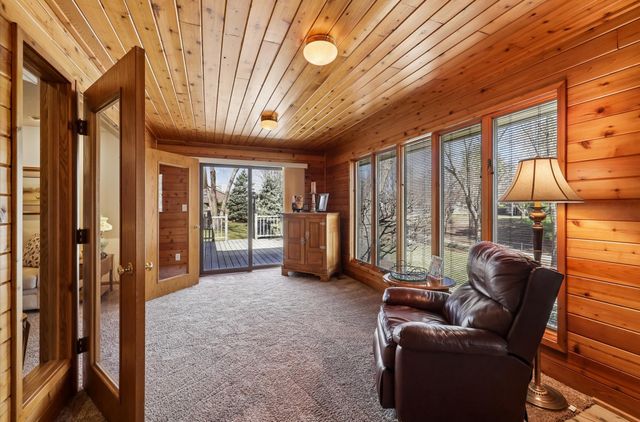 5877 S Winwood Drive, Johnston, IA 50131