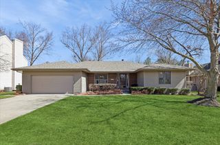 5877 S Winwood Drive, Johnston, IA 50131