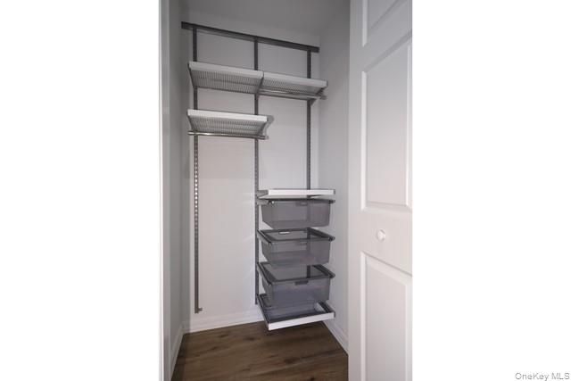 2200 Dolphin Lane 1806, Holbrook, NY 11741