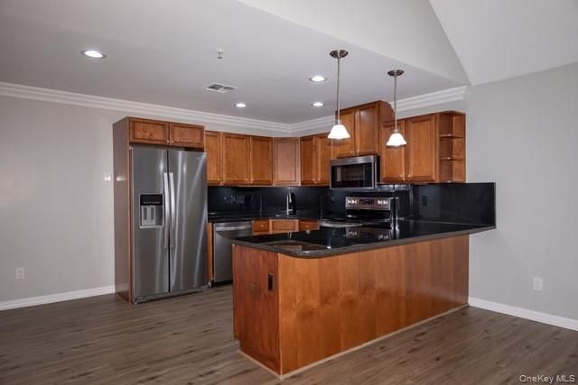 2200 Dolphin Lane 1806, Holbrook, NY 11741