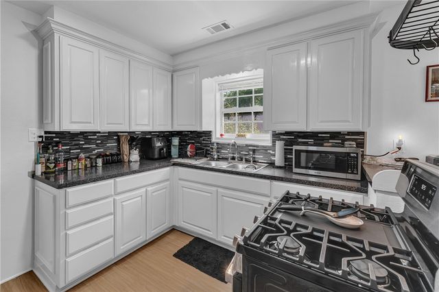 5 S Pollard Avenue, Fayetteville, AR 72701