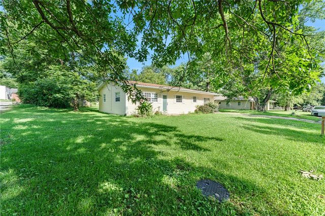 5 S Pollard Avenue, Fayetteville, AR 72701