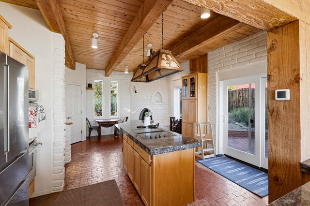 39 Tierra Monte Street NE, Albuquerque, NM 87122