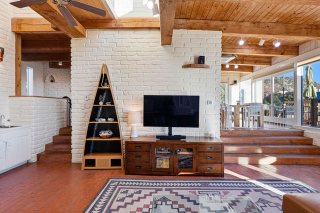 39 Tierra Monte Street NE, Albuquerque, NM 87122