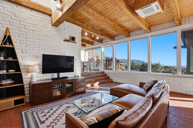 39 Tierra Monte Street NE, Albuquerque, NM 87122