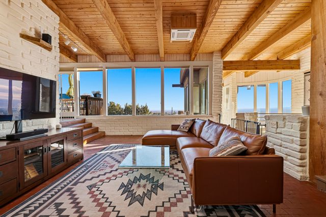 39 Tierra Monte Street NE, Albuquerque, NM 87122