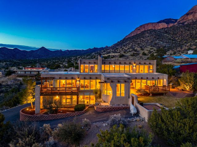 39 Tierra Monte Street NE, Albuquerque, NM 87122