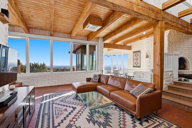 39 Tierra Monte Street NE, Albuquerque, NM 87122