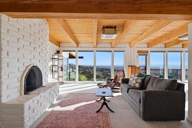 39 Tierra Monte Street NE, Albuquerque, NM 87122