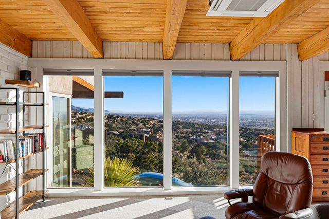 39 Tierra Monte Street NE, Albuquerque, NM 87122