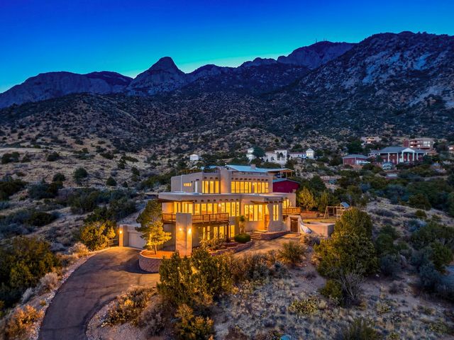 39 Tierra Monte Street NE, Albuquerque, NM 87122