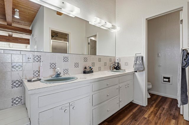 39 Tierra Monte Street NE, Albuquerque, NM 87122