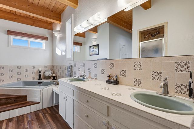 39 Tierra Monte Street NE, Albuquerque, NM 87122