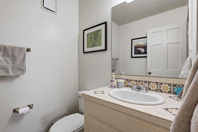 39 Tierra Monte Street NE, Albuquerque, NM 87122