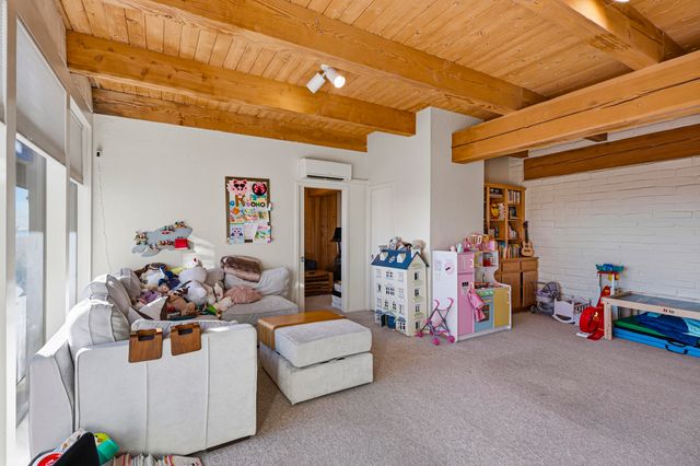 39 Tierra Monte Street NE, Albuquerque, NM 87122