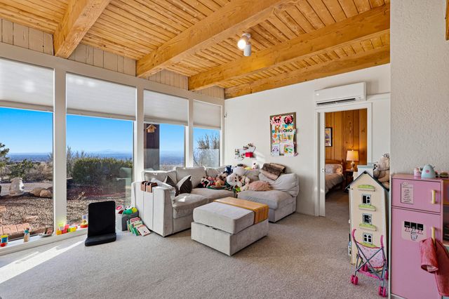 39 Tierra Monte Street NE, Albuquerque, NM 87122