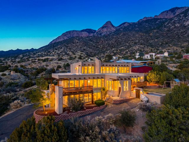 39 Tierra Monte Street NE, Albuquerque, NM 87122