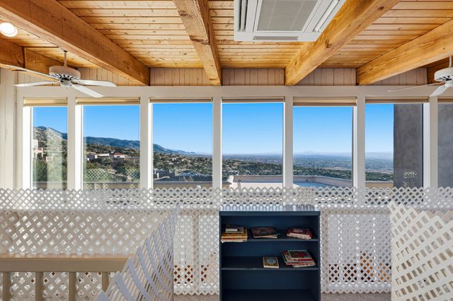 39 Tierra Monte Street NE, Albuquerque, NM 87122