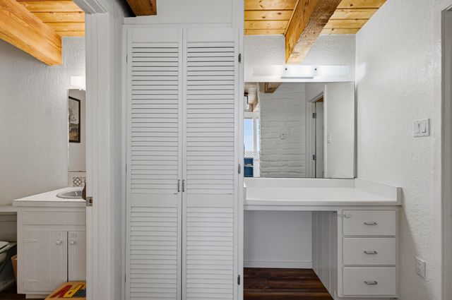 39 Tierra Monte Street NE, Albuquerque, NM 87122