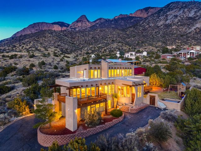 39 Tierra Monte Street NE, Albuquerque, NM 87122