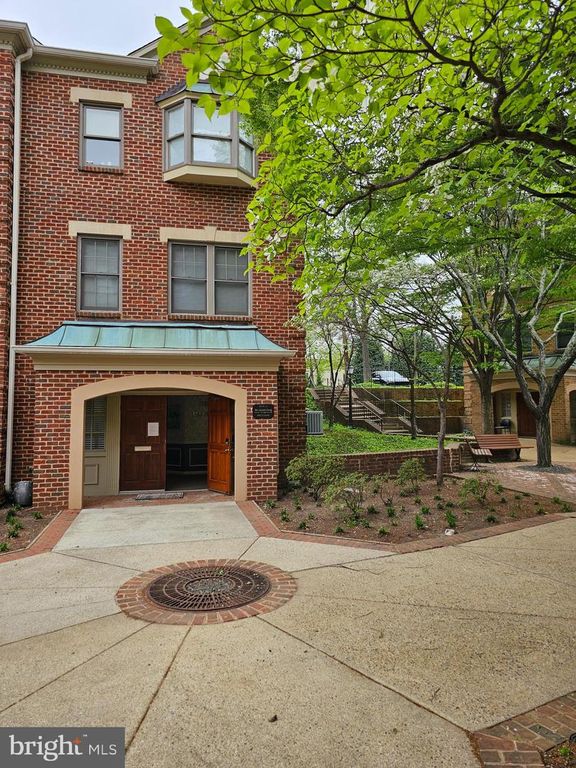 4200 EVERGREEN LN #311, Annandale, VA 22003