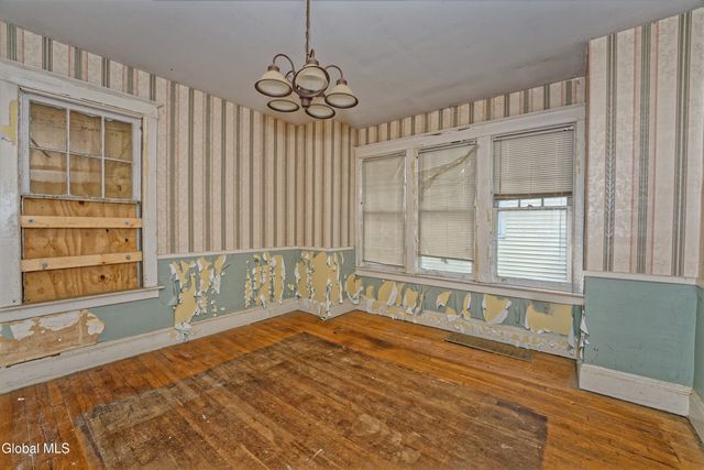 42 N Lake Avenue, Troy, NY 12180