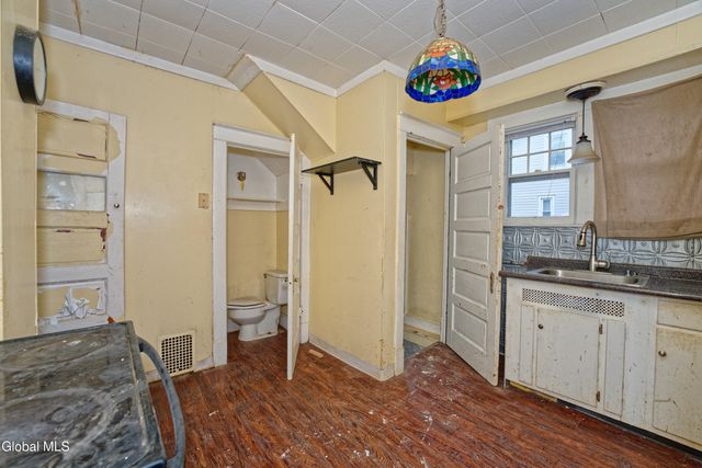 42 N Lake Avenue, Troy, NY 12180